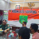Penuh Keakraban, Coffee Break Tentara Kodim Soppeng  dengan Para Wartawan