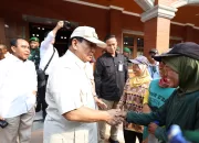Prabowo Pulang Kampung ke Banyumas, Ziarah Makam Eyang Kakung dan Eyang Putri