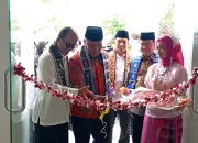 Anggota DPR RI Komisi VIII Resmikan Pembangunan Rehab Kantor Kemenag Soppeng