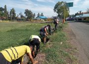 Koramil 04 Liliriaja  Gelar Karya Bhakti Bersihkan Selokan Bersama Masyarkat 