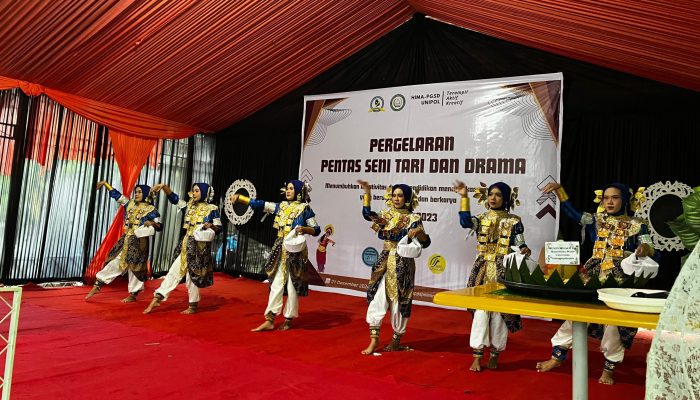 Mahasiswa HIMA PGSD Universitas La Mappapoleonro Gelar Pentas Seni
