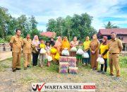 Peduli Sesama, Pemerintah Kelurahan Ompo Salurkan Bantuan Bagi Warga Terdampak Banjir