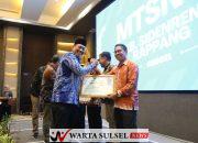 Kakanwil Kemenag Sulsel Beri Penghargaan Kepada Satker Berprestasi