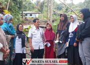 Peduli Korban Tanah Longsor, Disdikbud Soppeng Salurkan Bantuan