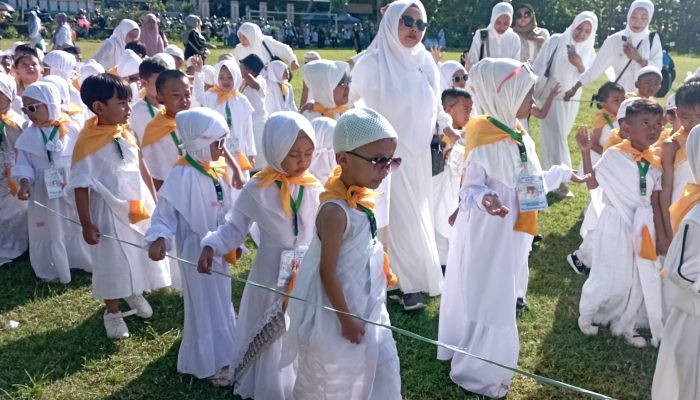 Pakai Ihram, Ratusan Murid TK Kecamatan Lalabata Ikuti Manasik Haji
