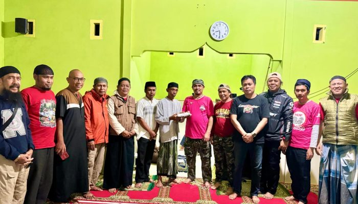 Komunitas Mobil Offroad Gelar Aksi “Ramadhan Berbagi” di Mesjid Babul Rahma Coppoliang