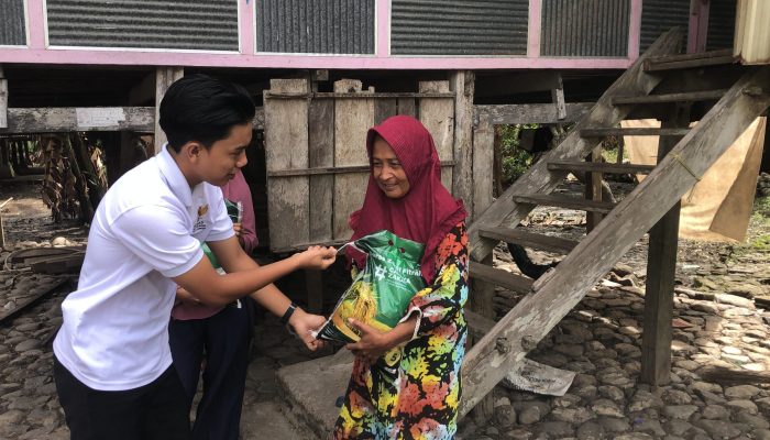 Baznas Soppeng Salurkan Paket Sembako ke Kaum Dhuafa