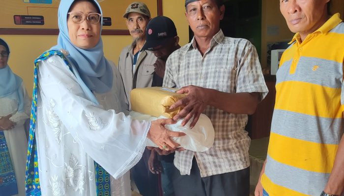 Berkah Ramadhan, BKMT Kabupaten Soppeng Berbagi Sembako dan Takjil