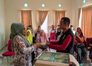 Jelang Keberangkatan, CJH Donri-donri Wakafkan Al’quran 