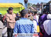 Aksi Humanis Ketua DPRD Soppeng Bantu Jamaah Haji Lansia 