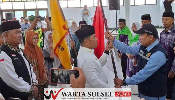 Bupati Wajo Resmi Lepas Jamaah Haji 2025, Ingatkan Jaga Nama Baik Daerah