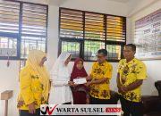 Wujud Empati, Disdikbud Soppeng Salurkan Bantuan Kepada Siswa Korban Kebakaran 