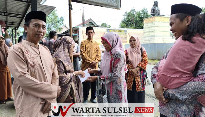 Peduli, Ponpes Yasrib Soppeng Kunjungi Santri Korban Kebakaran di Takalala