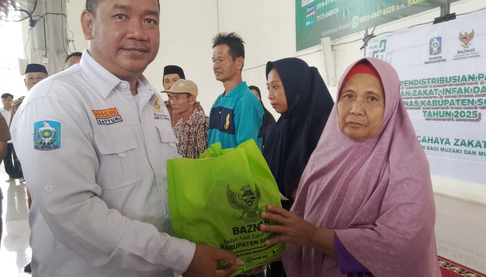 Komitmen Sebarkan Cahaya Zakat, Baznas Soppeng Salurkan ZIS di Kecamatan Marioriwawo