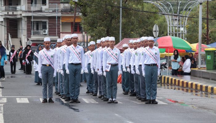 Tampil Menarik, Santri MAS PP. Yasrib Lapajung Ikuti Lomba Gerak Jalan Indah 
