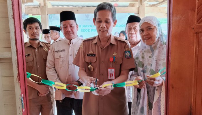 Baznas Soppeng Serahkan Bantuan RTLH