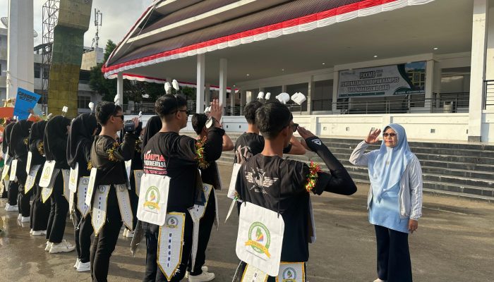 Tampil Dengan Kostum Unik, Ratusan MABA Unipol Ikut Gerak Jalan Keakraban 