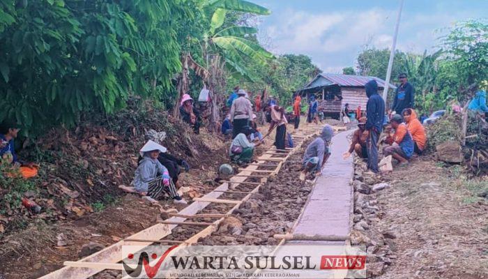 Puluhan Tahun Tak Diperhatikan Pemerintah, Warga Taletting Swadaya Perbaiki Jalan
