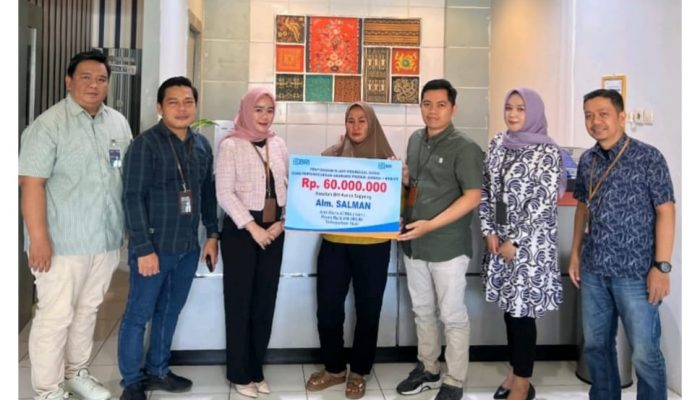 BRI Soppeng Serahkan Klaim Nasabah Meninggal Dunia Kepada Ahli Waris
