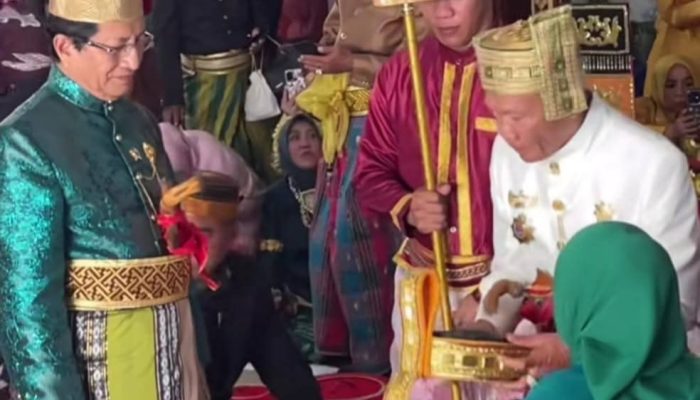 Tiba di Luwu, Menag RI Terima Gelar Adat Kedatuan 