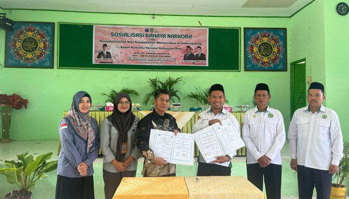 Komitmen Lawan Narkoba, MTs Ponpes Yasrib Teken MoU dengan BNN Bone