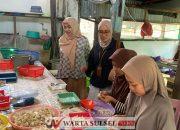 Dosen Unhas Latih Warga Ampekale Pemanfaatan Cangkang Kepiting Diolah Pakan Itik