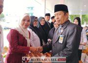 Kemenag Soppeng Ganjar Guru MTs PP Yasrib dengan Penghargaan