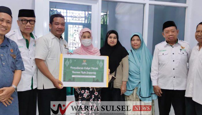 BAZNAS Soppeng Salurkan ZIS Kepada 100 Mustahik 