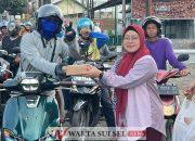 Tebar Kebaikan di Bulan Ramadan, Bank Sulselbar Cabang Soppeng Berbagi Takjil