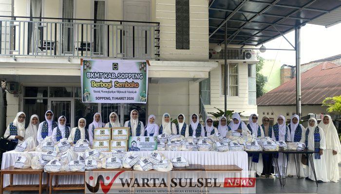 Tebar Kebaikan, BKMT Kabupaten Soppeng Bagikan Paket Sembako Ramadan