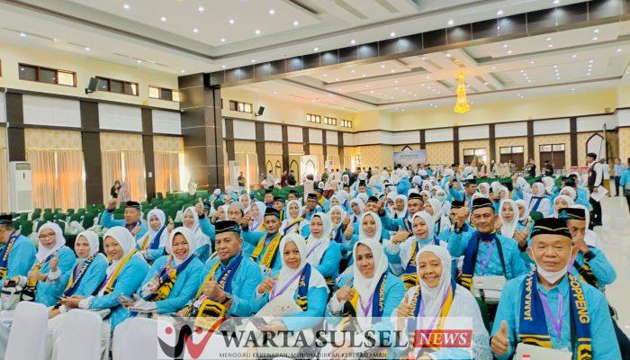 Jemaah Haji Soppeng Awali Keberangkatan dari Embarkasi Makassar