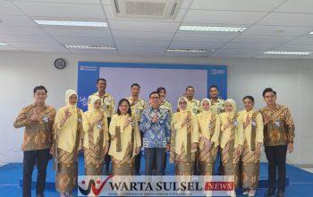 Peringati Hari Kartini, Pekerja BRI Soppeng Kenakan Busana Batik Layani Nasabah