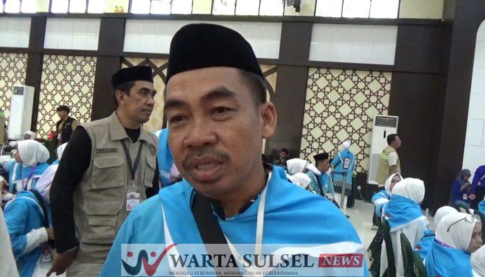 Asis Deng Lipung, Penjual Ikan Keliling Asal Gowa Naik Haji Setelah Nabung Puluhan Tahun