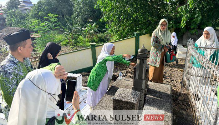 Harlah Ke-76, Fatayat NU Soppeng Ziarahi Makam Syekh Abdul Majid dan We Tenri Sui Sitti Zaenab