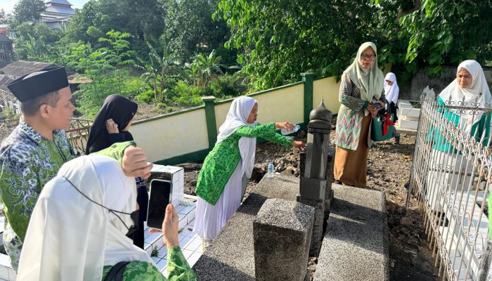 Harlah Ke-76, Fatayat NU Soppeng Ziarahi Makam Syekh Abdul Majid dan We Tenri Sui Sitti Zaenab