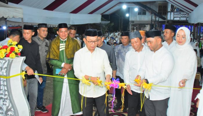 Ditandai Pengguntingan Pita, Bupati Soppeng Resmikan Masjid Al-A’laa Maccodong 