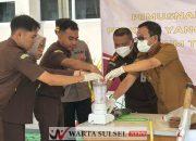 Bupati Soppeng Hadiri Pemusnahan Barang Bukti di Kejari Soppeng