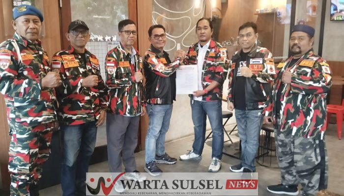 Irwan R Adnan Berikan Mandat Kepada Sahar Pimpin Laskar Merah Putih Soppeng