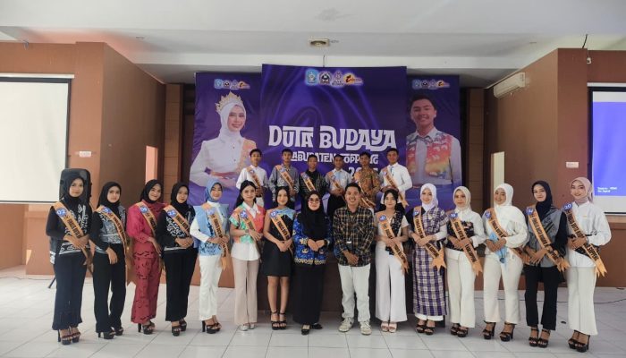 Kabid Humas Diskominfo Soppeng Bekali Finalis Duta Budaya Dengan Public Speaking