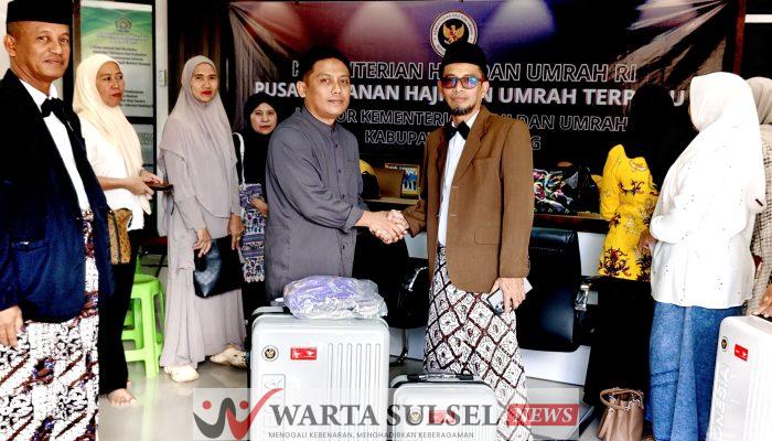 Koper Calon Jemaah Haji Kloter 41 Kabupaten Soppeng Dibagikan