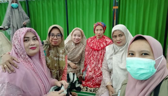 Pulang Ke Soppeng, Jamaah Haji Tampil “Bling-bling”