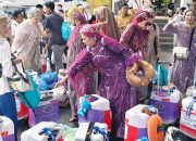 Jamaah Haji Tampil Nyentrik Saat Tiba di Soppeng