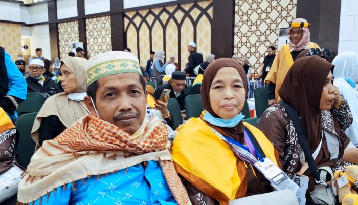 Buah Kakao Antar Pasangan Petani Bone Injak Tanah Suci 