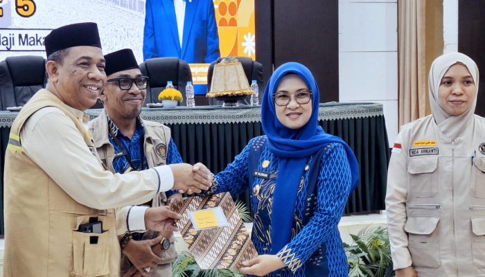 Bupati Gowa Sambut Kepulangan Jemaah Haji Kloter 5 Debarkasi Makassar