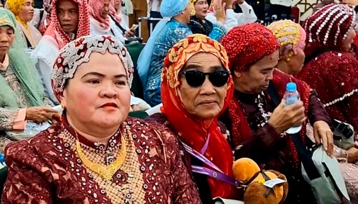 Ekspresi Bahagia Jemaah Haji Kloter 09 UPG, Hj. Dahliah: Blink-Blink Bukan Pamer