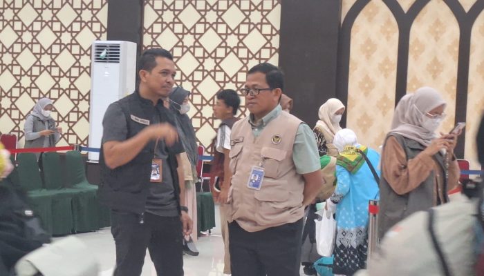 Kloter 12 Sulbar Tiba Saat Subuh, Petugas PPIH Tetap Siaga Layani Jemaah hingga Pagi