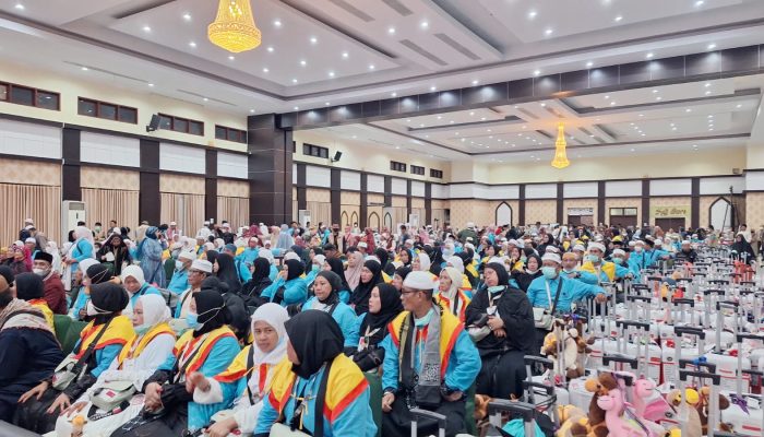 Satu Kursi Kosong di GIA 1433, Kisah Haru Kepulangan Kloter 33 Bone