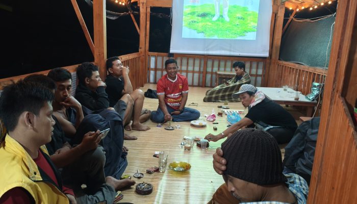 Meskipun Pilkades Belum Jelas, Udin Jahe Merah Terus Menyapa Warga