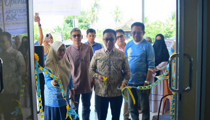 Dekatkan Akses Obat, Bupati Soppeng Resmikan Apotek AK Health Care