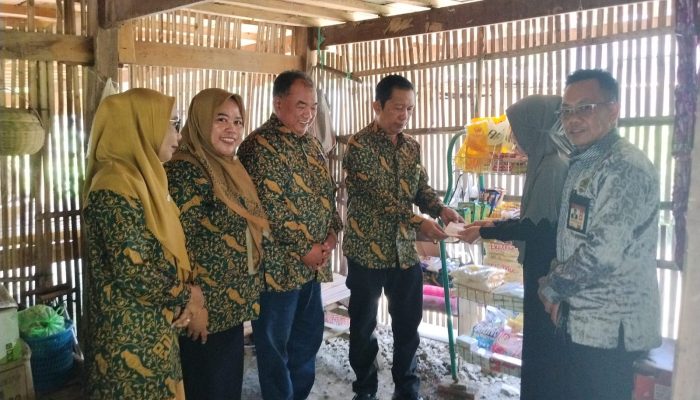 KUA Berdampak Tembus Lorong Sempit Marioriawa, Senyum Ibu Harwina Kembali Merekah